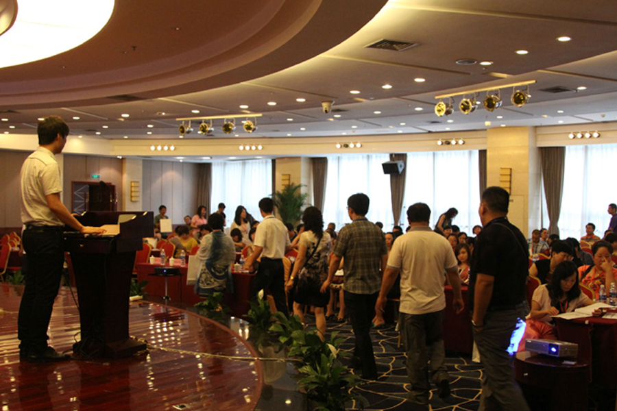 恒源祥羊绒服饰新品发布会